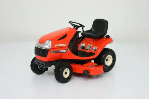 Kubota 70000 00356 Kubota T1870 Riding Mower 1 24th Scale
