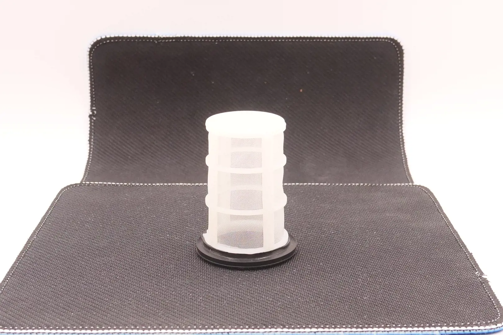 Kubota 1325141060 Fuel Tank Strainer