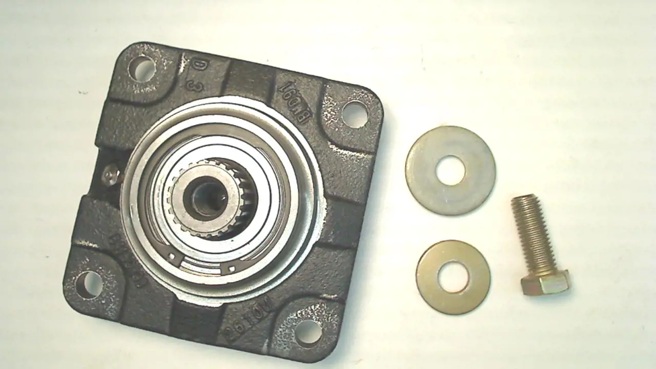 New Holland #47422577 BEARING CAP