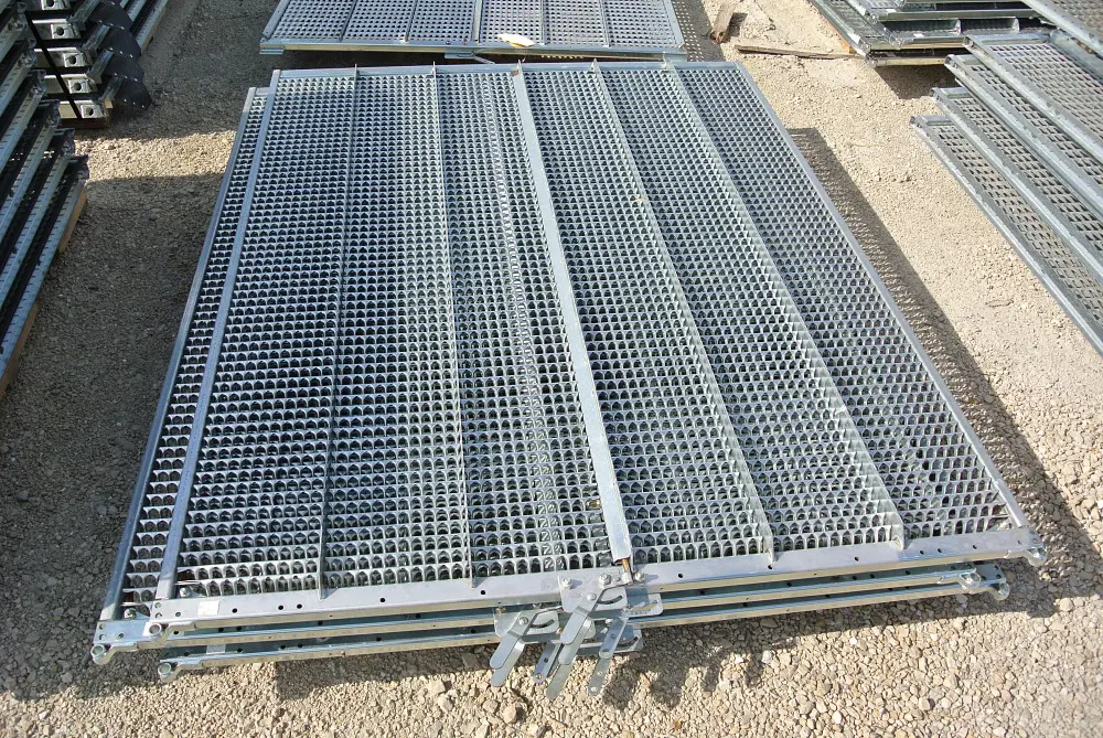 New Holland #87710707 SIEVE