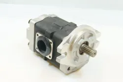 RAKUTAO82706 ページ Kubota M7060HDC Parts Diagrams